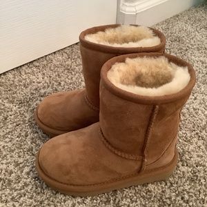 Little Girls Uggs Size 9